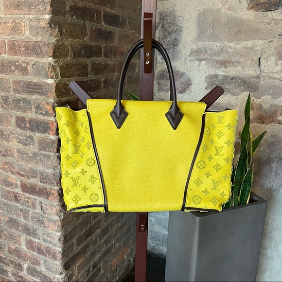 Louis Vuitton Handbags - Louis Vuitton W Tote Veau Cachemire Calfskin PM in Pistachio